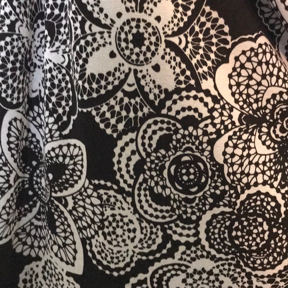 ELLE flowy dress with flutter sleeves 1x - Picture 3 of 10